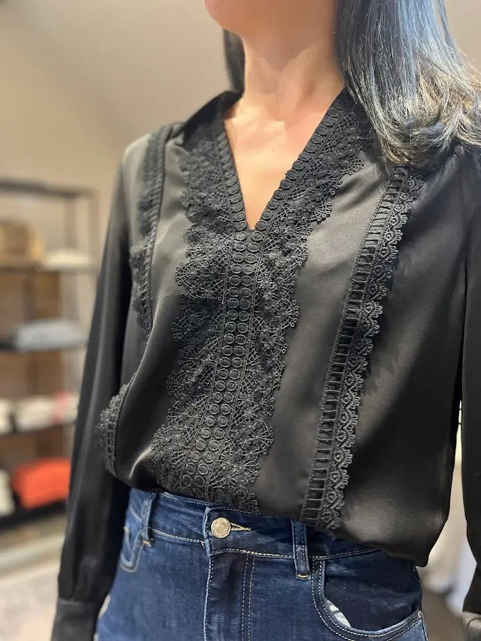 Zwarte blouse satijnlook met kant