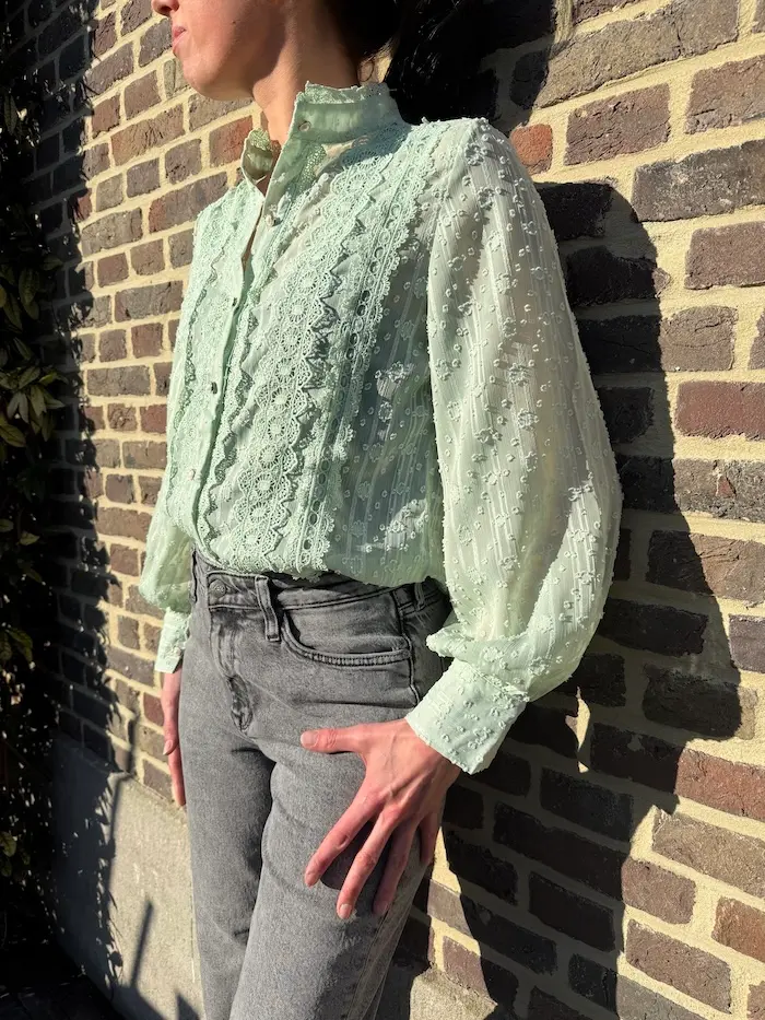 Groene blouse kant