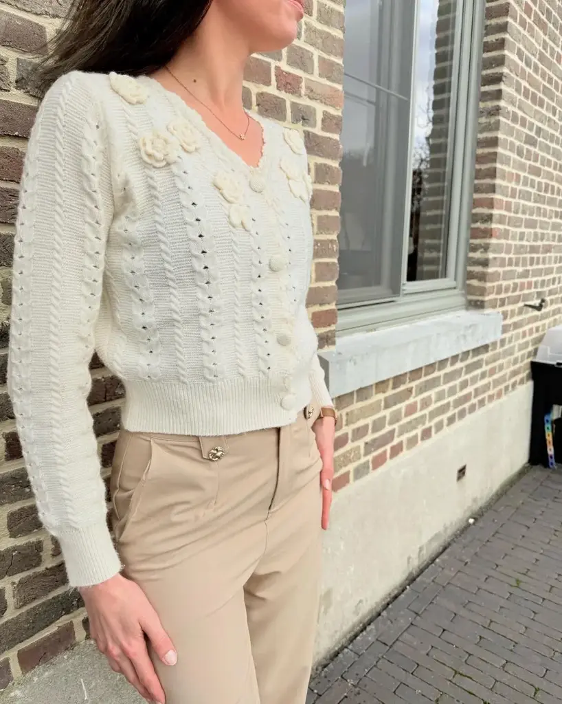 Witte trui met romantisch bloemenpatroon